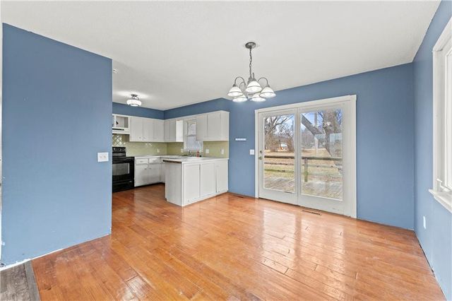332 Matthews Lane, Gower, MO 64454