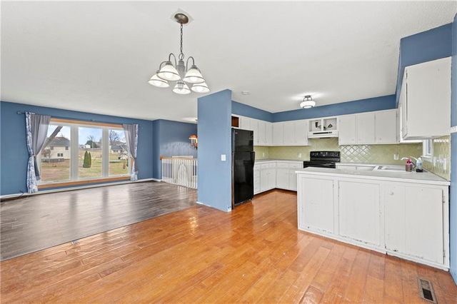 332 Matthews Lane, Gower, MO 64454