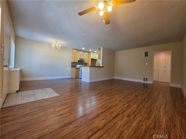 1035 Western 4, Glendale, CA 91201