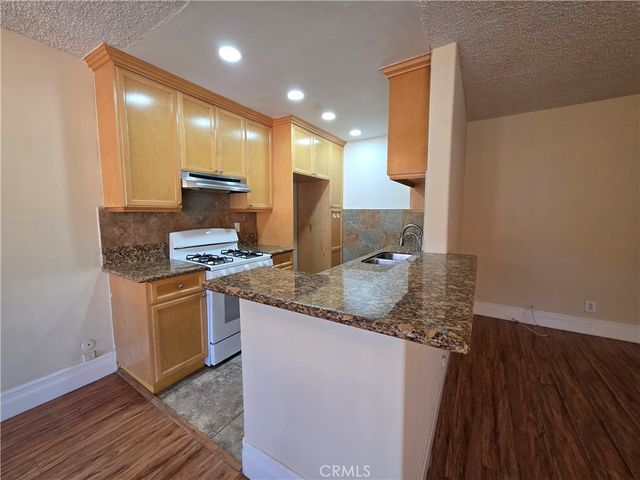1035 Western 4, Glendale, CA 91201