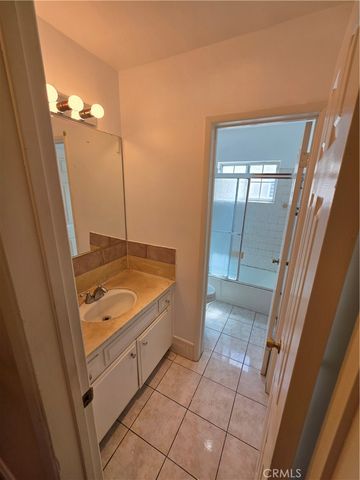1035 Western 4, Glendale, CA 91201