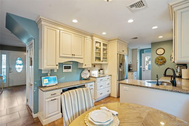 8 Beaumont Lane, Lake Grove, NY 11755