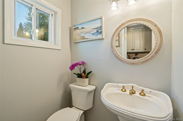 8 Beaumont Lane, Lake Grove, NY 11755