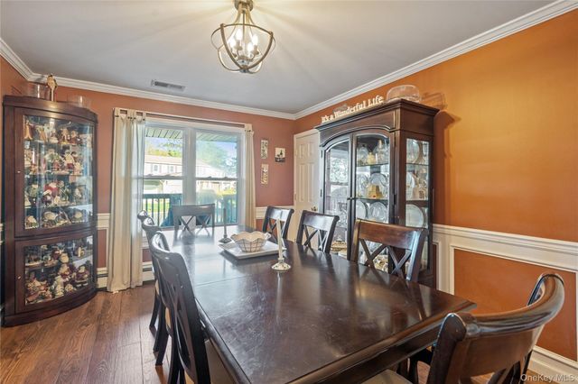 8 Beaumont Lane, Lake Grove, NY 11755