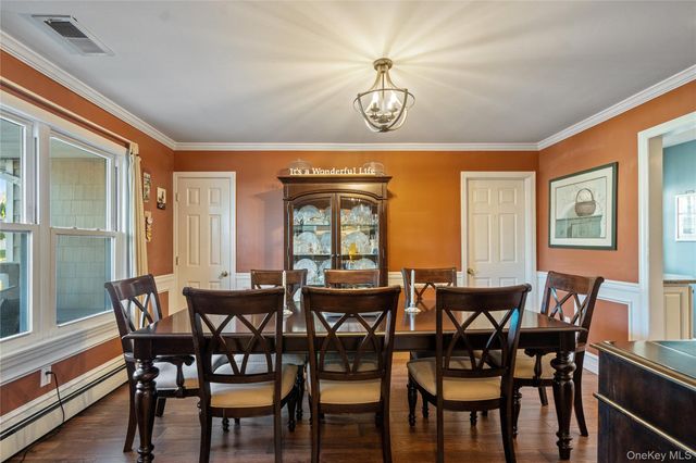 8 Beaumont Lane, Lake Grove, NY 11755