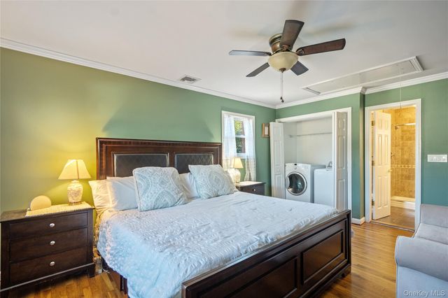 8 Beaumont Lane, Lake Grove, NY 11755