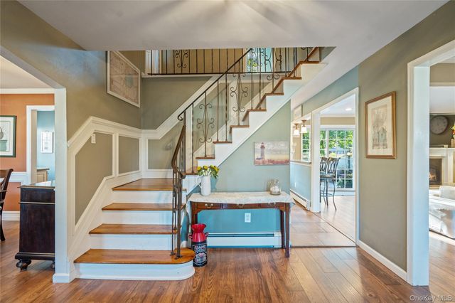 8 Beaumont Lane, Lake Grove, NY 11755