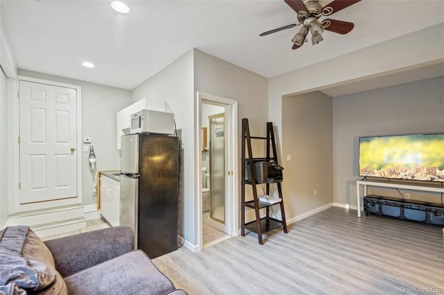 8 Beaumont Lane, Lake Grove, NY 11755