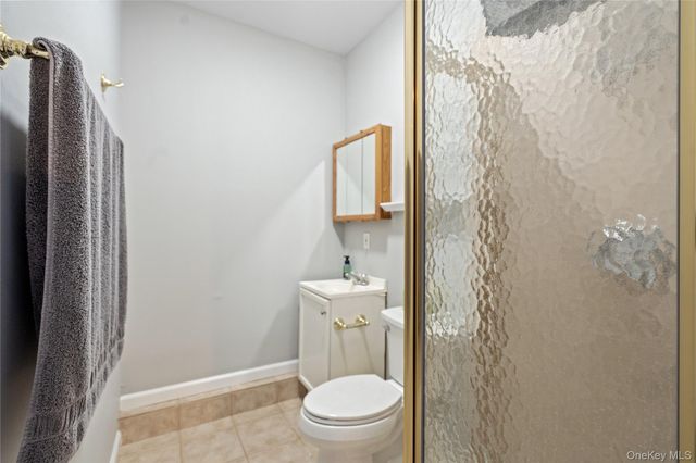 8 Beaumont Lane, Lake Grove, NY 11755