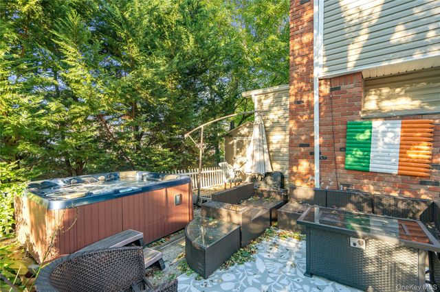 8 Beaumont Lane, Lake Grove, NY 11755