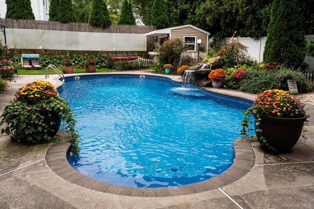 8 Beaumont Lane, Lake Grove, NY 11755