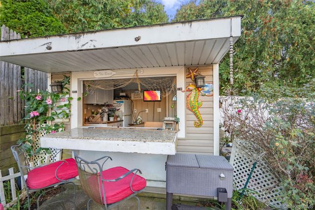 8 Beaumont Lane, Lake Grove, NY 11755