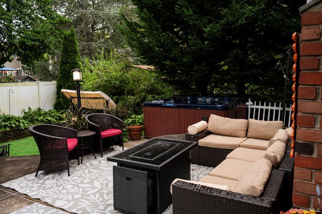 8 Beaumont Lane, Lake Grove, NY 11755