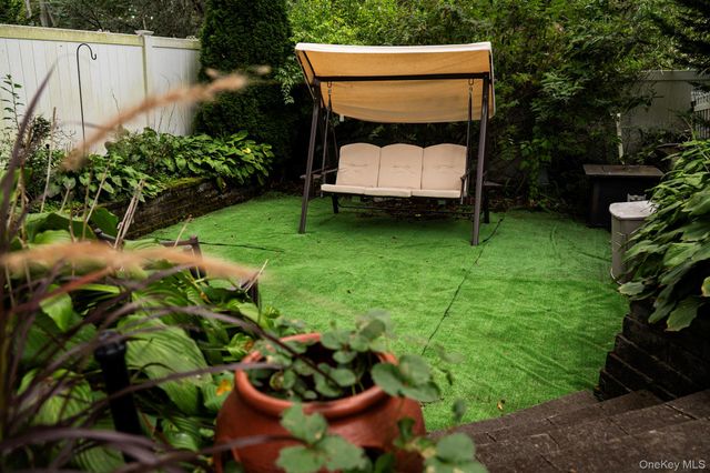 8 Beaumont Lane, Lake Grove, NY 11755