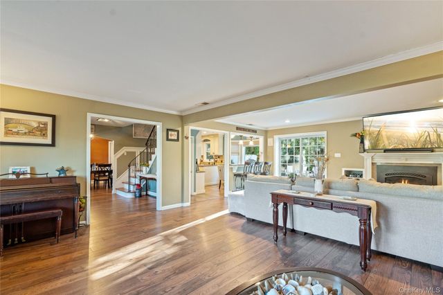 8 Beaumont Lane, Lake Grove, NY 11755