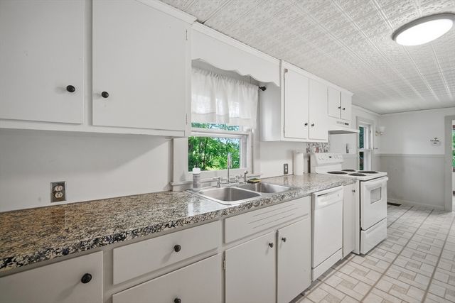 28 Lake Dr, Wilbraham, MA 01095