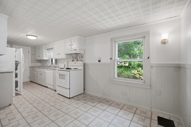 28 Lake Dr, Wilbraham, MA 01095