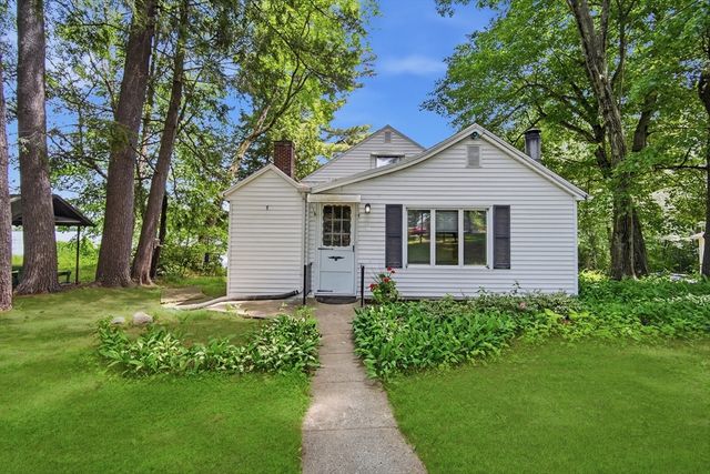 28 Lake Dr, Wilbraham, MA 01095