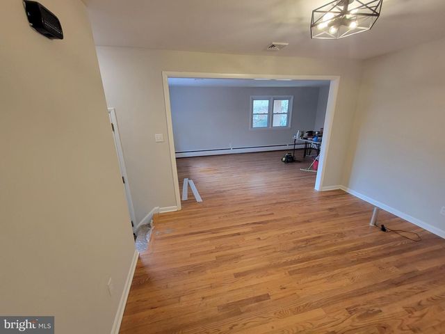 2207 E HUNTINGTON DR, Wilmington, DE 19808