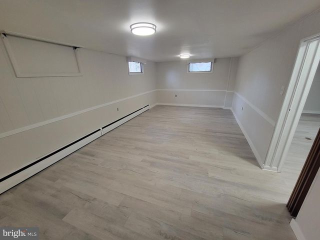 2207 E HUNTINGTON DR, Wilmington, DE 19808