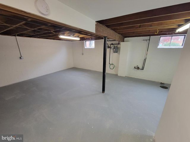 2207 E HUNTINGTON DR, Wilmington, DE 19808