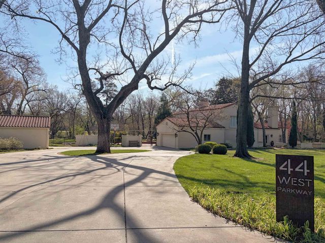 44 N West Pkwy, Wichita, KS 67206