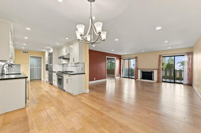 73 3rd Street 15B, Los Altos, CA 94022
