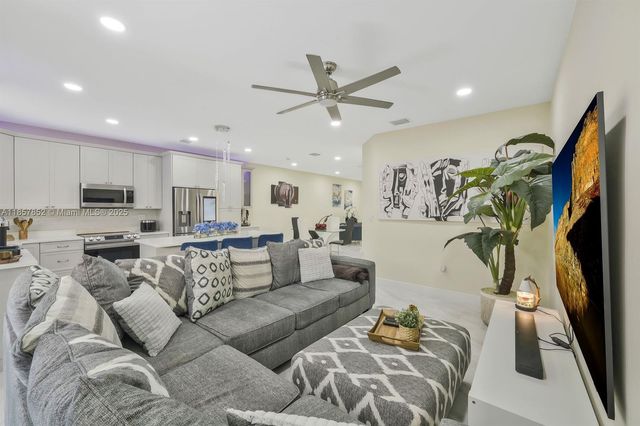 14942 SW 8th Ln, Miami, FL 33194