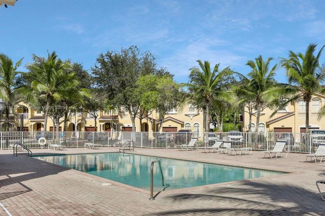 14942 SW 8th Ln, Miami, FL 33194