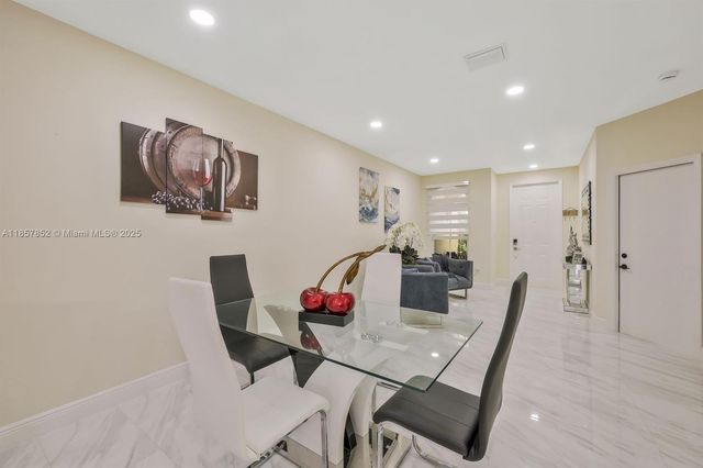 14942 SW 8th Ln, Miami, FL 33194
