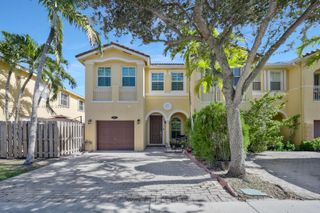 14942 SW 8th Ln, Miami, FL 33194