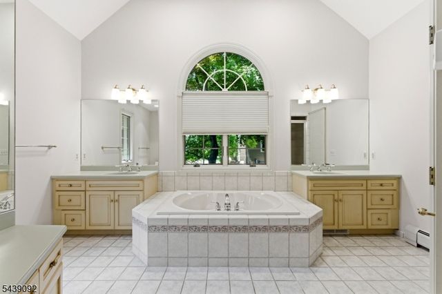 7 Alex Ct, Wyckoff Twp., NJ 07481