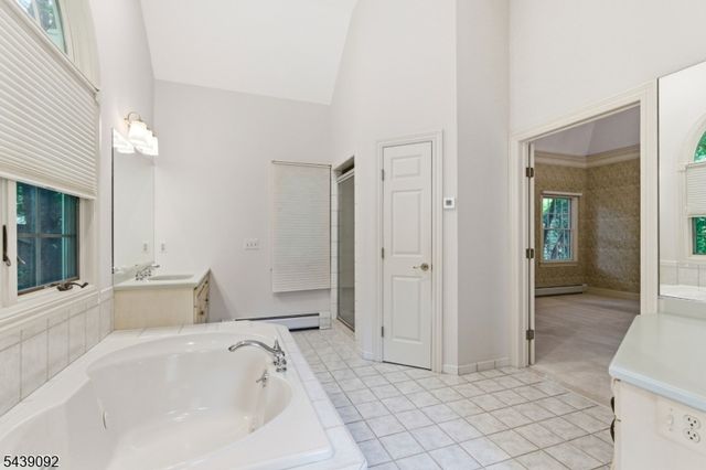 7 Alex Ct, Wyckoff Twp., NJ 07481