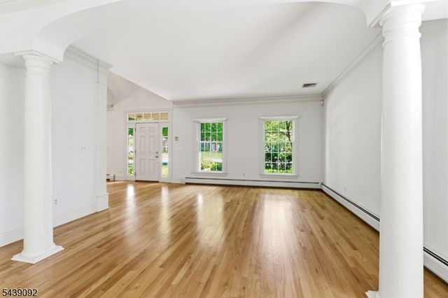 7 Alex Ct, Wyckoff Twp., NJ 07481