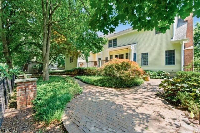7 Alex Ct, Wyckoff Twp., NJ 07481