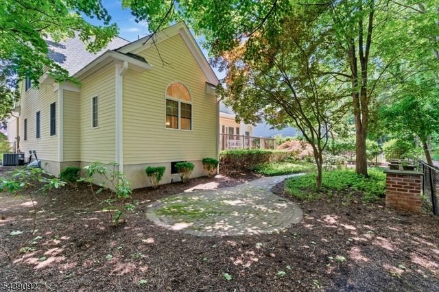 7 Alex Ct, Wyckoff Twp., NJ 07481