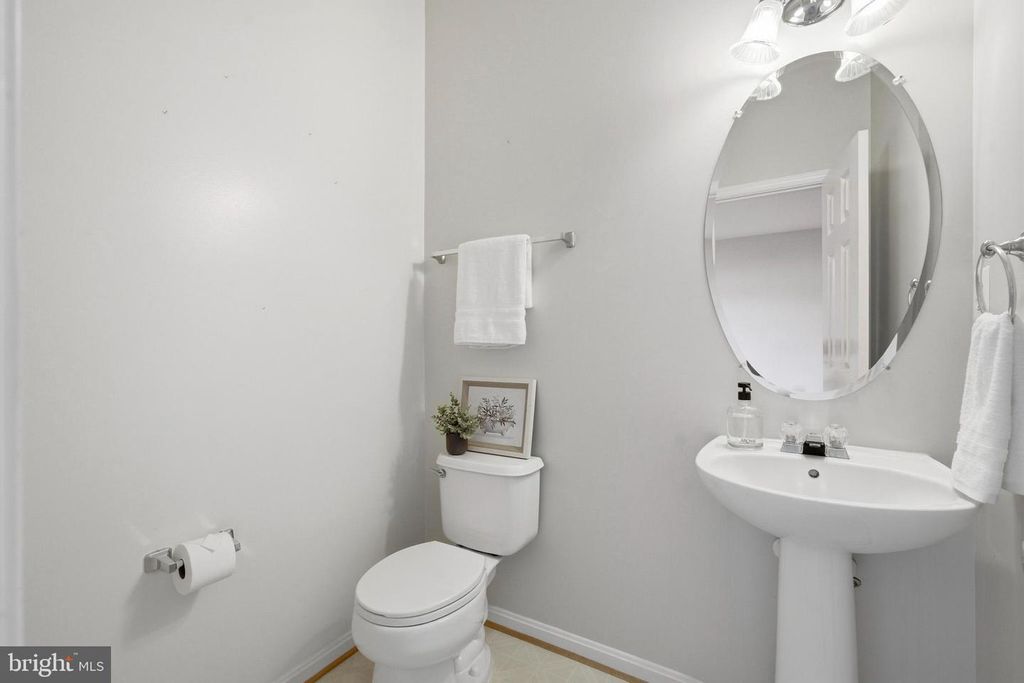 Image 6 of property listing at 7906 DELORES CT, Chesapeake Beach, MD 20732