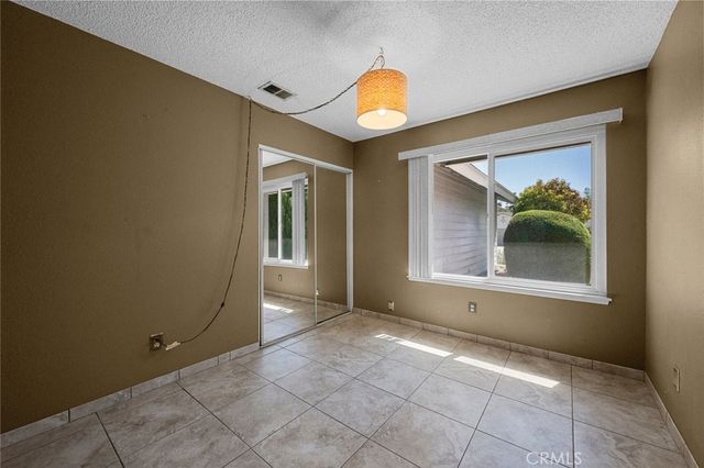 2994 La Verne, Highland, CA 92346