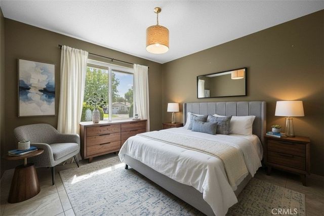 2994 La Verne, Highland, CA 92346