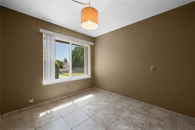 2994 La Verne, Highland, CA 92346