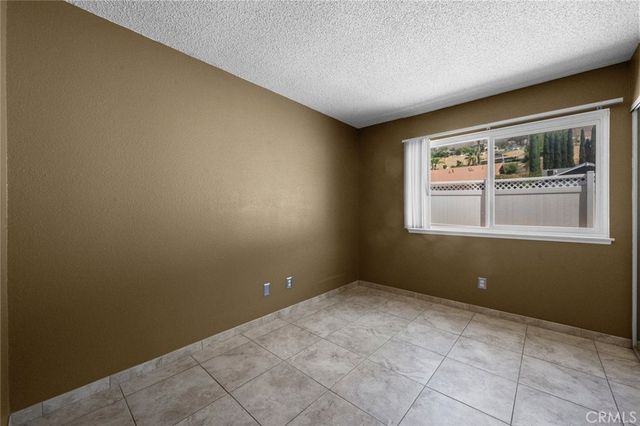 2994 La Verne, Highland, CA 92346