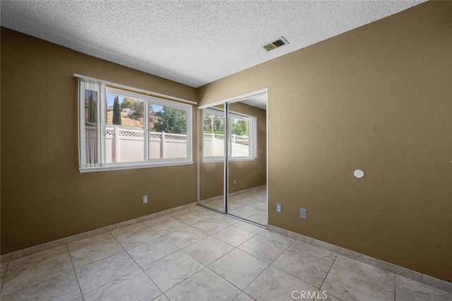 2994 La Verne, Highland, CA 92346
