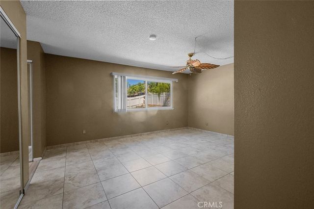 2994 La Verne, Highland, CA 92346