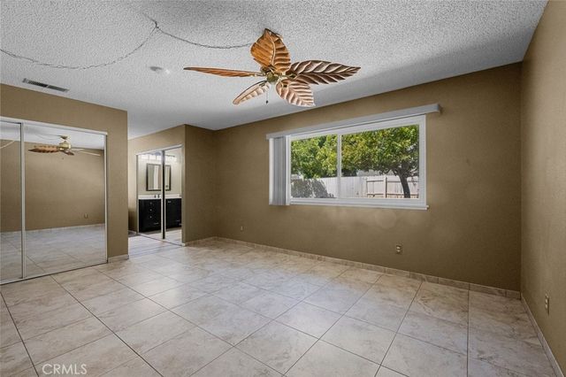 2994 La Verne, Highland, CA 92346