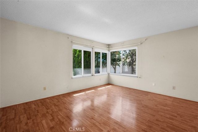 2994 La Verne, Highland, CA 92346