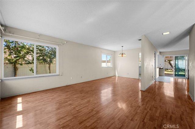 2994 La Verne, Highland, CA 92346