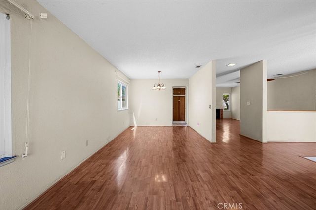 2994 La Verne, Highland, CA 92346