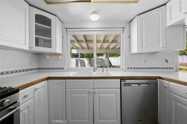 2994 La Verne, Highland, CA 92346