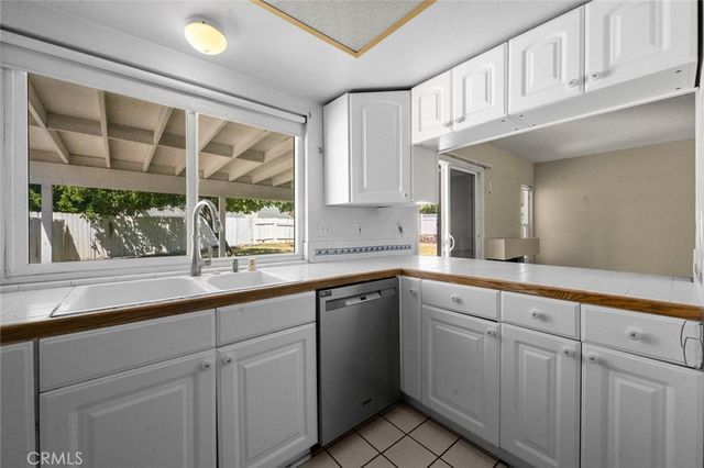 2994 La Verne, Highland, CA 92346