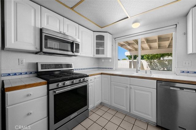 2994 La Verne, Highland, CA 92346